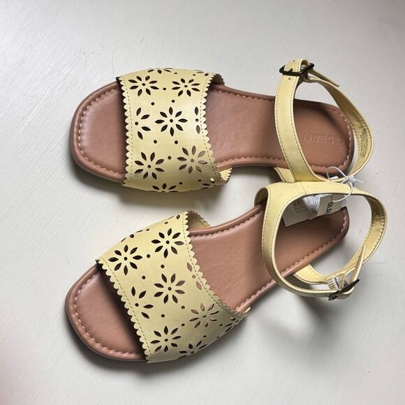 Old Navy Girl's Butter Sandals with Perforated Design and Ankle Straps Sz 4Y - Picture 9 of 11